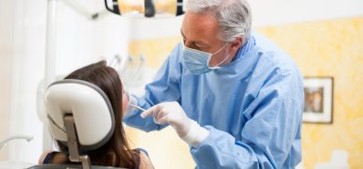 Los dentistas; una profesión de riesgo para los oídos