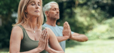 Beneficios del Yoga para Afrontar los Acúfenos